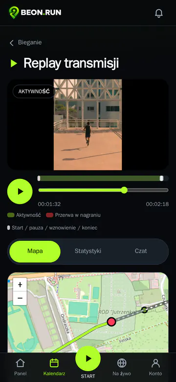 Replay biegu z nagraniem, mapą, osią czasu i czatem