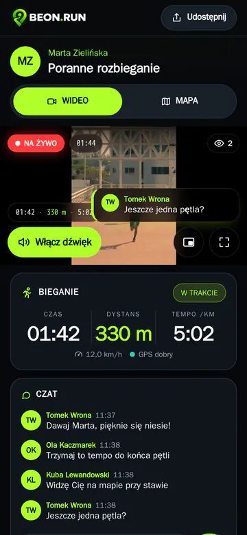 Widok widza na telefonie: transmisja biegu z zakładkami wideo i mapa